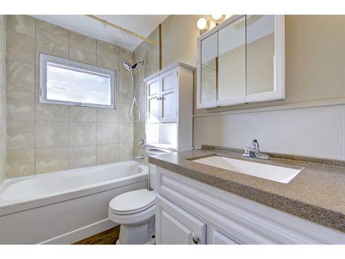 5516 35 Street, Red Deer, AB - Indoor Photo Showing Bathroom