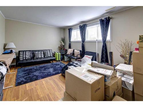 5516 35 Street, Red Deer, AB - Indoor Photo Showing Living Room