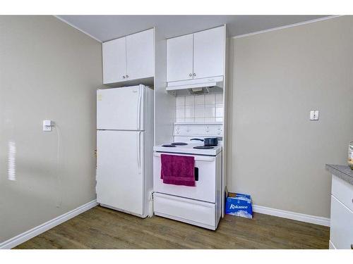 5516 35 Street, Red Deer, AB - Indoor Photo Showing Kitchen