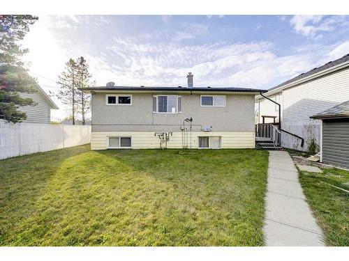 5516 35 Street, Red Deer, AB - Outdoor