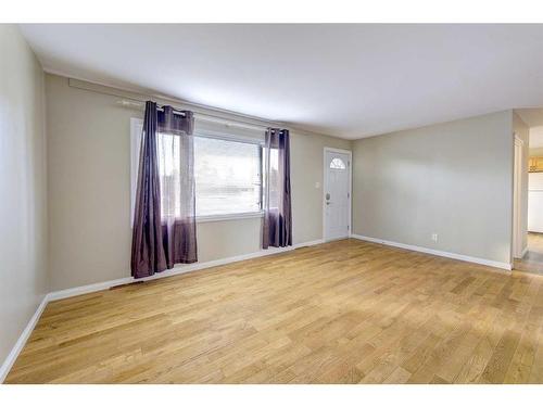 5516 35 Street, Red Deer, AB - Indoor Photo Showing Other Room