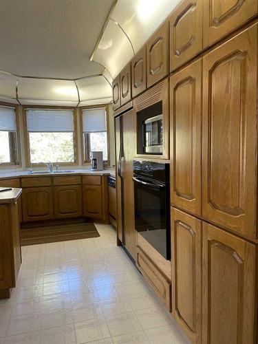 5208 51 Avenue, Consort, AB - Indoor Photo Showing Kitchen