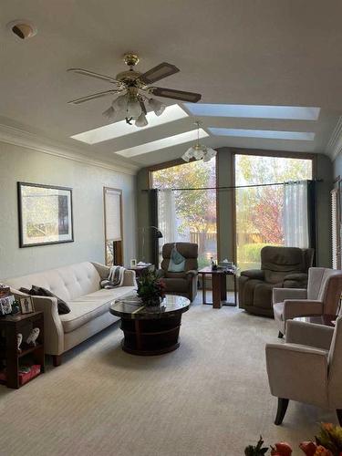 5208 51 Avenue, Consort, AB - Indoor Photo Showing Living Room