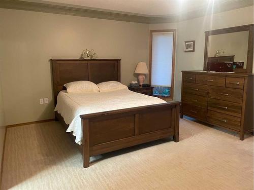 5208 51 Avenue, Consort, AB - Indoor Photo Showing Bedroom