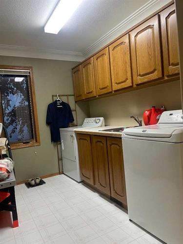 5208 51 Avenue, Consort, AB - Indoor Photo Showing Laundry Room