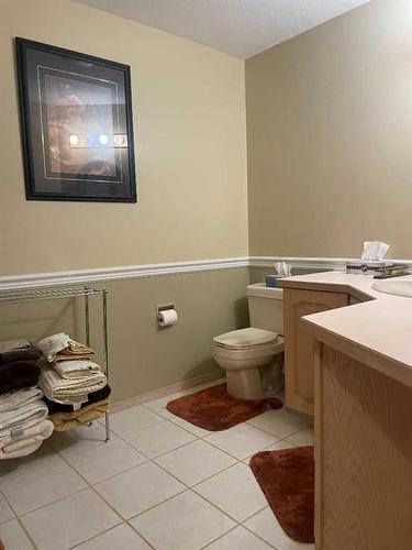 5208 51 Avenue, Consort, AB - Indoor Photo Showing Bathroom