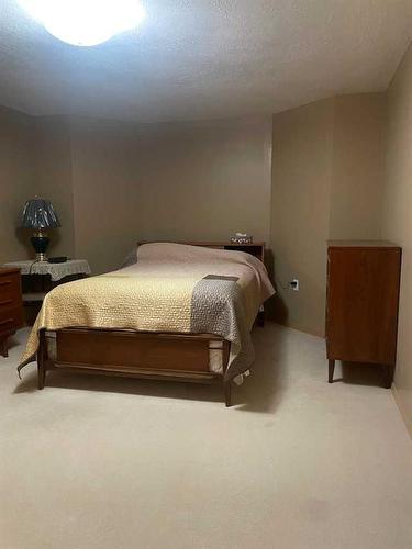 5208 51 Avenue, Consort, AB - Indoor Photo Showing Bedroom