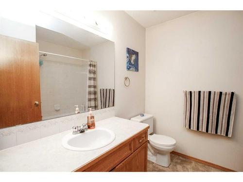 48 Chism Close, Red Deer, AB - Indoor Photo Showing Bathroom