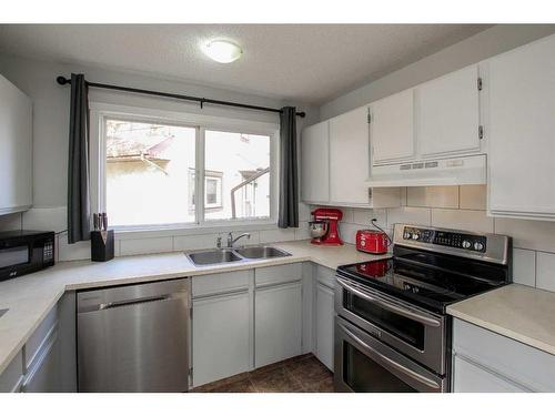 41 Baile Close, Red Deer, AB - Indoor Photo Showing Kitchen With Stainless Steel Kitchen With Double Sink