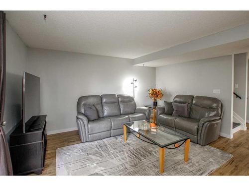 41 Baile Close, Red Deer, AB - Indoor Photo Showing Living Room