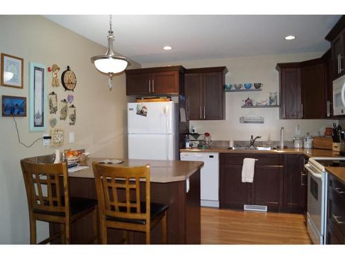 3-5311 57 Avenue, Ponoka, AB - Indoor Photo Showing Kitchen With Double Sink