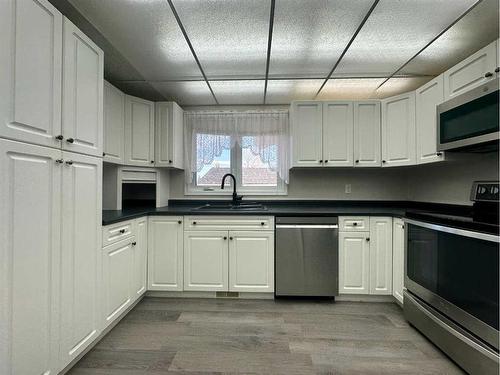 5421 51 Street, Camrose, AB - Indoor Photo Showing Kitchen