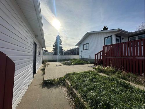 5421 51 Street, Camrose, AB - Outdoor