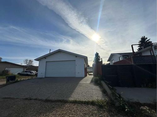 5421 51 Street, Camrose, AB - Outdoor