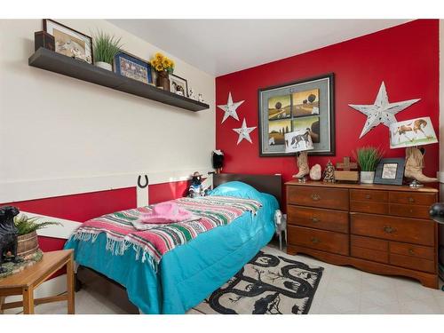 5135 52 Avenue, Bashaw, AB - Indoor Photo Showing Bedroom