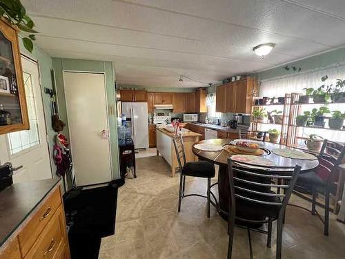 302 Lady Helen Avenue West, Galahad, AB - Indoor Photo Showing Dining Room