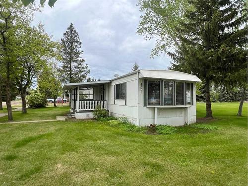 302 Lady Helen Avenue West, Galahad, AB - Outdoor