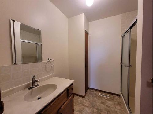 48516 Highway 22, Rural Brazeau County, AB - Indoor Photo Showing Bathroom