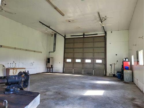 48516 Highway 22, Rural Brazeau County, AB - Indoor Photo Showing Garage