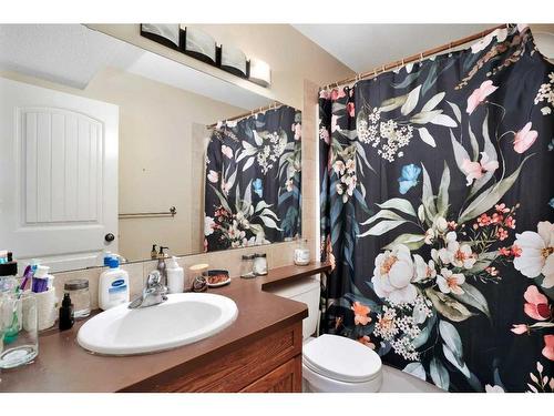 24 Long Close, Red Deer, AB - Indoor Photo Showing Bathroom