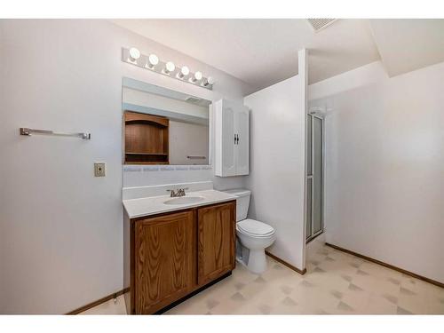 22-2821 Botterill Crescent, Red Deer, AB - Indoor Photo Showing Bathroom