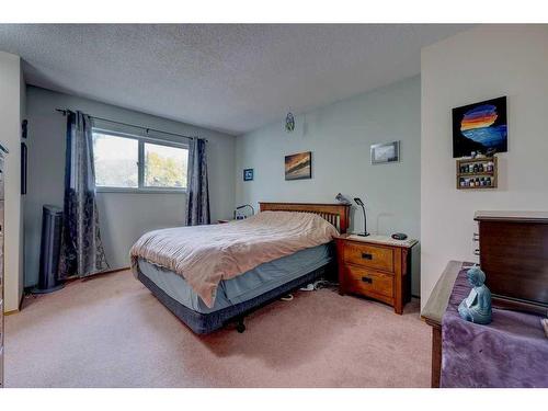 4615 44 Street, Red Deer, AB - Indoor Photo Showing Bedroom