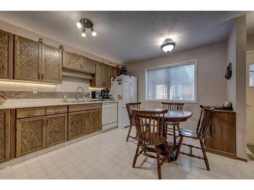 4615 44 Street, Red Deer, AB - Indoor