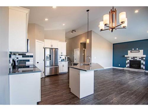 54 Metcalf Way, Lacombe, AB - Indoor Photo Showing Kitchen