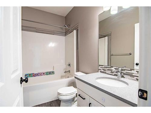 54 Metcalf Way, Lacombe, AB - Indoor Photo Showing Bathroom