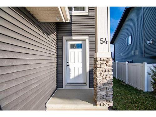 54 Metcalf Way, Lacombe, AB - Outdoor