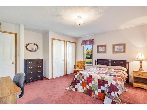 27342 Township Road 391, Red Deer, AB - Indoor Photo Showing Bedroom