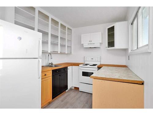 212 Nordegg Industrial Close, Nordegg, AB - Indoor Photo Showing Kitchen