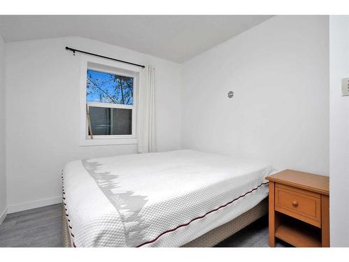 212 Nordegg Industrial Close, Nordegg, AB - Indoor Photo Showing Bedroom