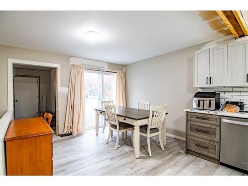 4822 51 Avenue, Bentley, AB - Indoor Photo Showing Dining Room