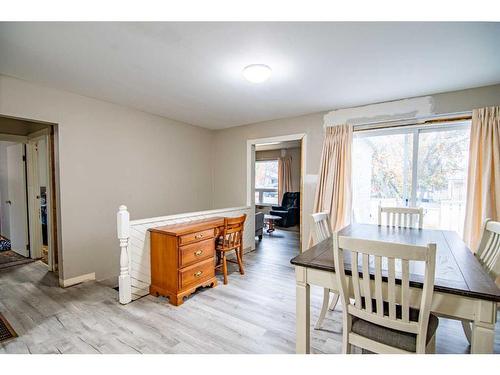 4822 51 Avenue, Bentley, AB - Indoor Photo Showing Dining Room