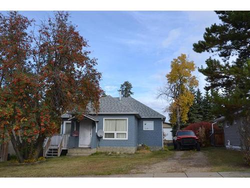 4822 51 Avenue, Bentley, AB - Outdoor