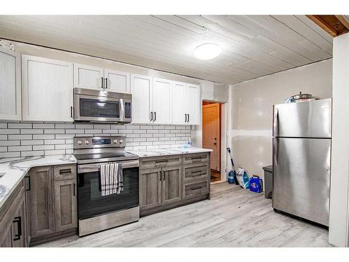 4822 51 Avenue, Bentley, AB - Indoor Photo Showing Kitchen With Upgraded Kitchen