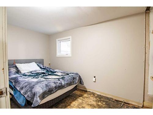 4822 51 Avenue, Bentley, AB - Indoor Photo Showing Bedroom