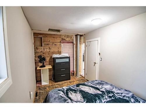 4822 51 Avenue, Bentley, AB - Indoor Photo Showing Bedroom