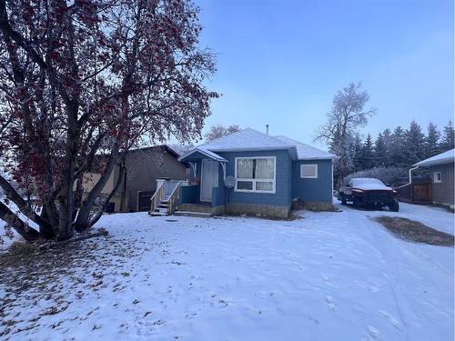 4822 51 Avenue, Bentley, AB - Outdoor