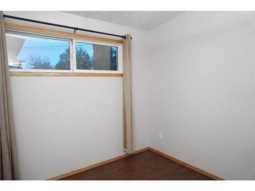 3830 58 Avenue, Red Deer, AB - Indoor Photo Showing Other Room