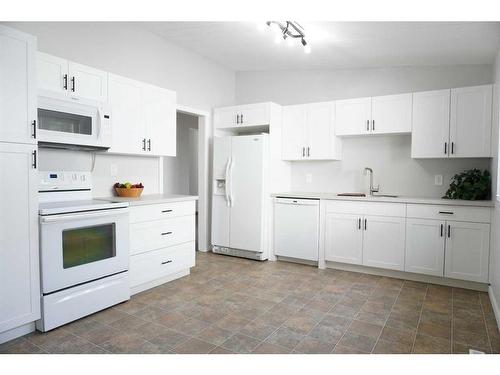 3830 58 Avenue, Red Deer, AB - Indoor Photo Showing Kitchen