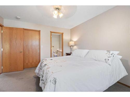 143 Andrews Close, Red Deer, AB - Indoor Photo Showing Bedroom