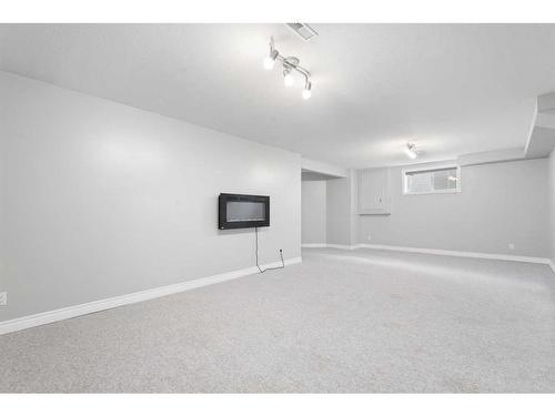 143 Andrews Close, Red Deer, AB - Indoor Photo Showing Other Room