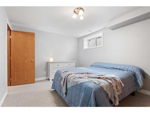 143 Andrews Close, Red Deer, AB - Indoor Photo Showing Bedroom