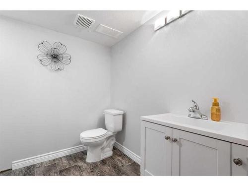 143 Andrews Close, Red Deer, AB - Indoor Photo Showing Bathroom