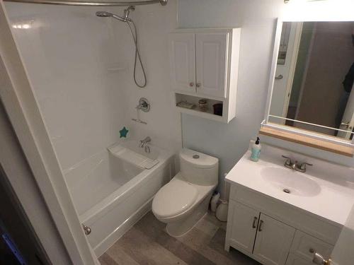 749 Ranchview Circle Nw, Calgary, AB - Indoor Photo Showing Bathroom