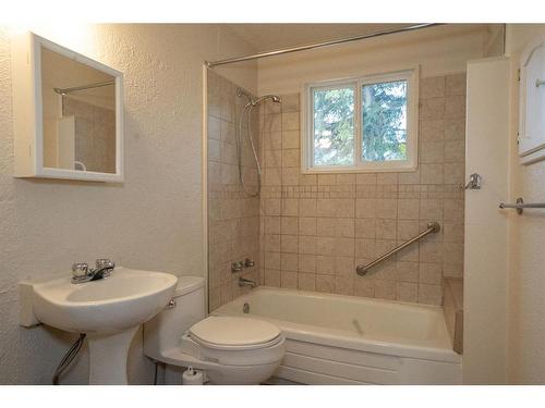 613 Partridge Drive, Pelican Point, AB - Indoor Photo Showing Bathroom