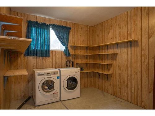 613 Partridge Drive, Pelican Point, AB - Indoor Photo Showing Laundry Room