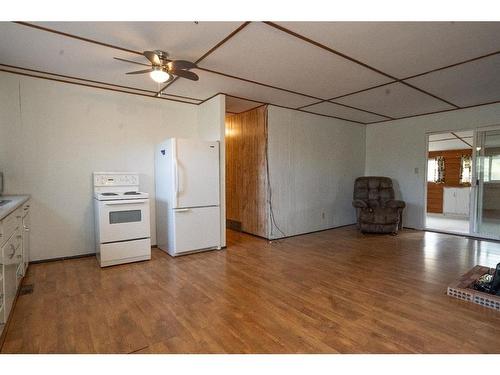 613 Partridge Drive, Pelican Point, AB - Indoor Photo Showing Kitchen